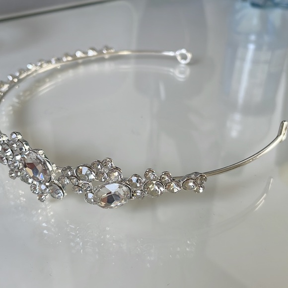 Wedding Crown Accessory - Picture 2 of 4